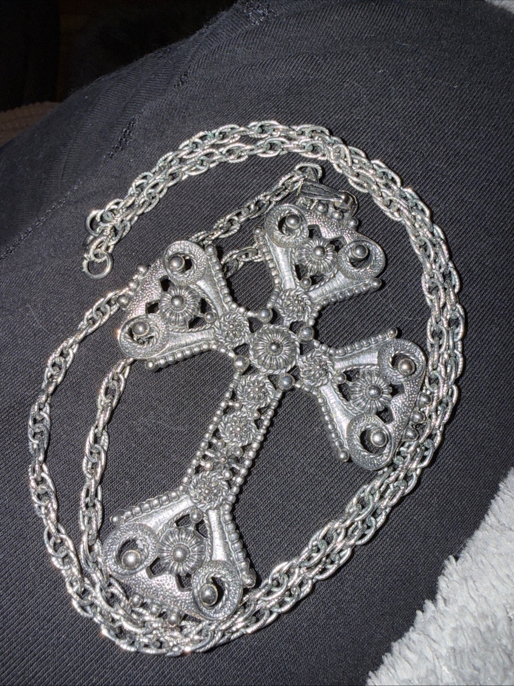 Sarah Coventry Silver-Tone Floral Cross Necklace Filigree 1974 vintage crucifix